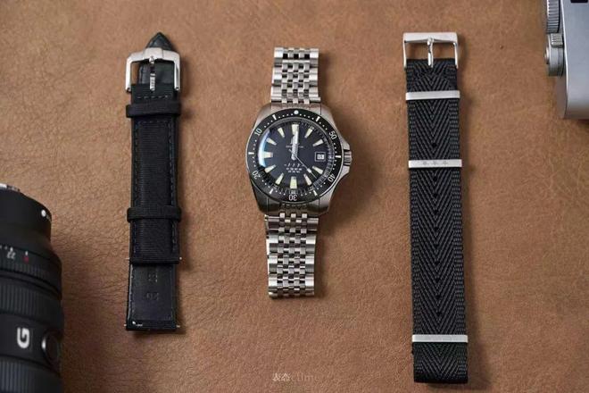 潜水表就是我一直在等的“国产小黑盾”终于等到了它的复刻!5k不到这块新品(图3) 潜水表就是我一直在等的“国产小黑盾”终于等到了它的复刻!5k不到这块新品(图3)