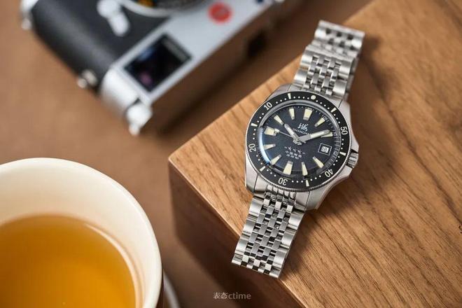 潜水表就是我一直在等的“国产小黑盾”终于等到了它的复刻!5k不到这块新品(图8) 潜水表就是我一直在等的“国产小黑盾”终于等到了它的复刻!5k不到这块新品(图8)