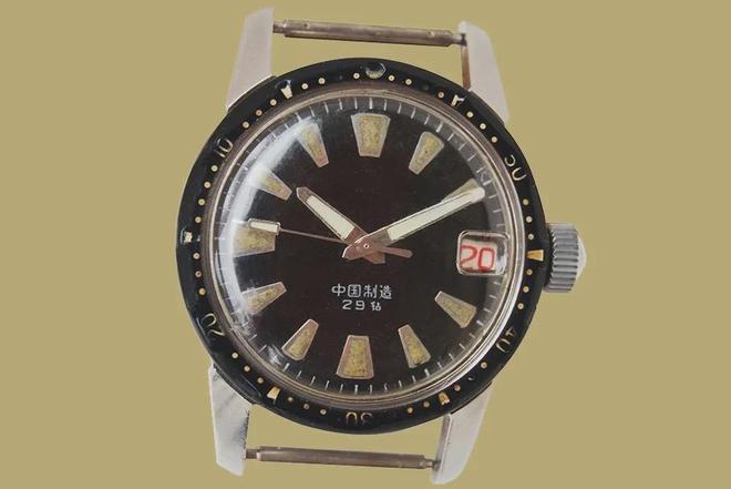 潜水表就是我一直在等的“国产小黑盾”终于等到了它的复刻!5k不到这块新品(图9) 潜水表就是我一直在等的“国产小黑盾”终于等到了它的复刻!5k不到这块新品(图9)